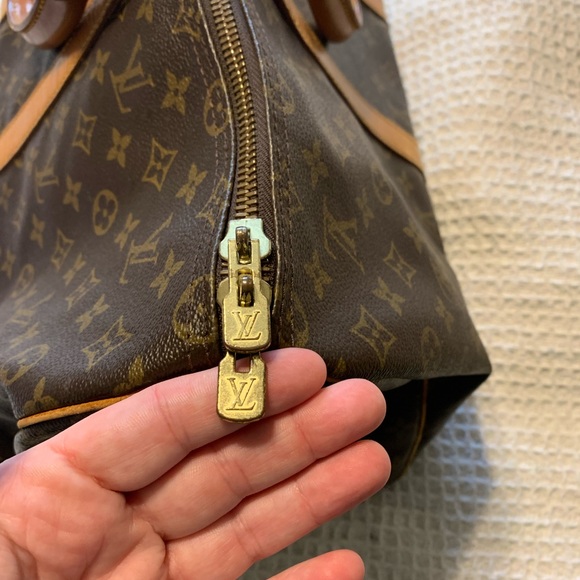 Authentic Louis Vuitton Keepall 50 Bandouliere - Picture 10 of 16